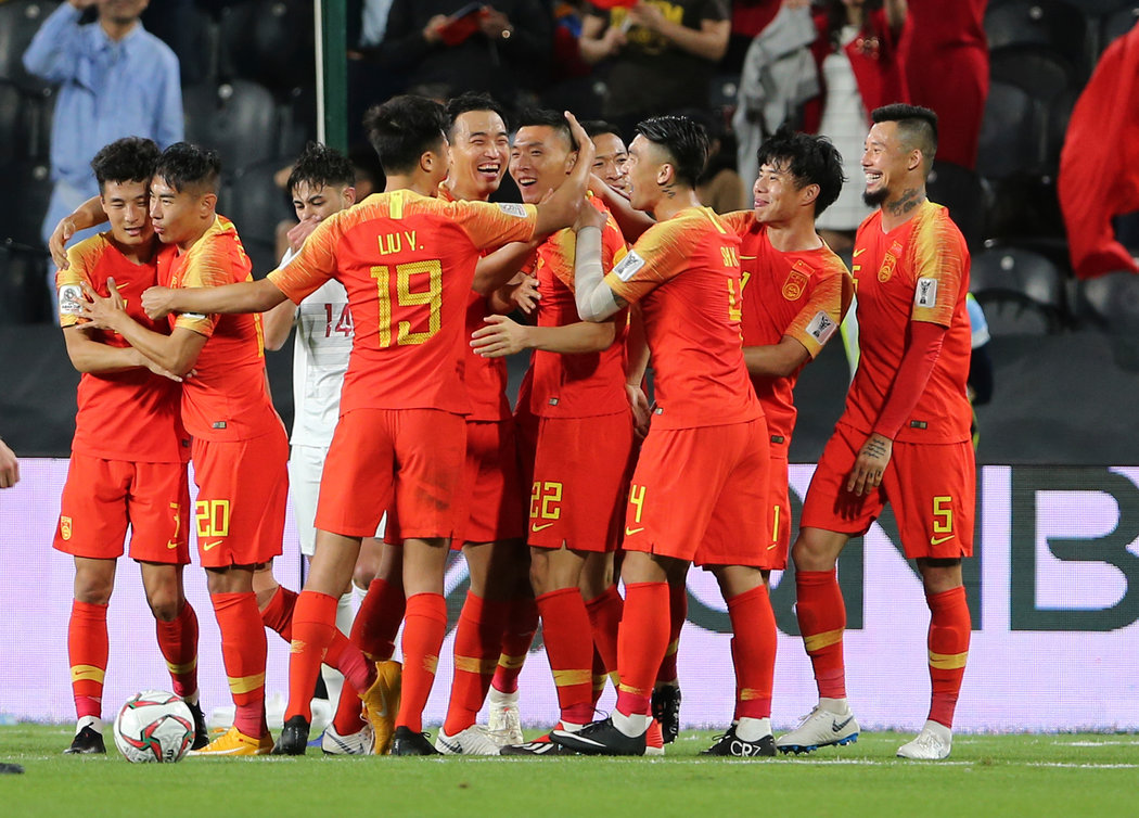 国米阿切尔比第30分钟伤退